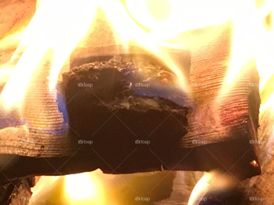 During our first winter in Newtown Creek we used an iron cast stove in which we burned wood to stay warm. Photo is from 2017. Hypnotic Production