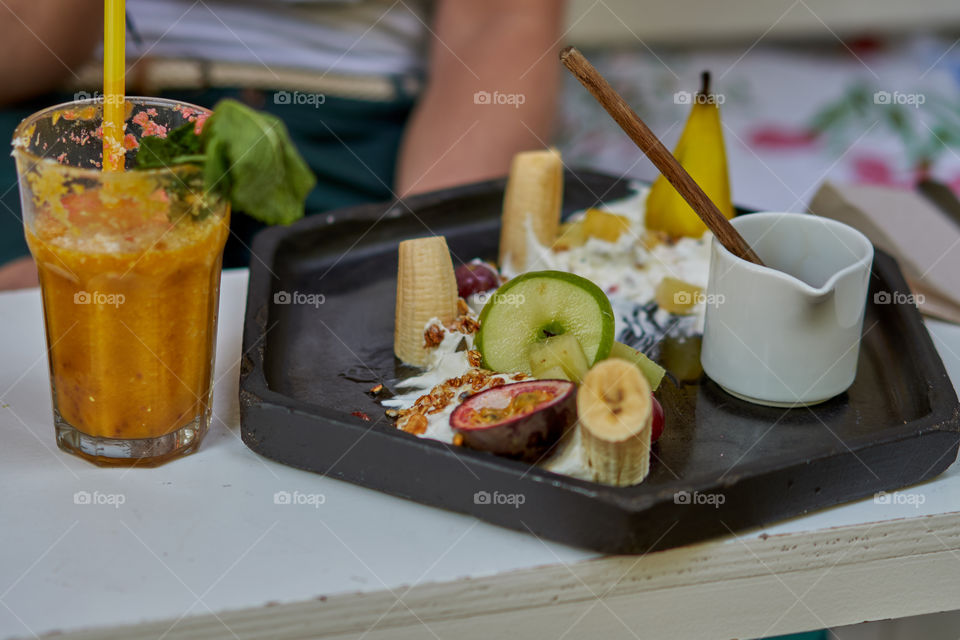 Ice cream, fruit and milkshake 