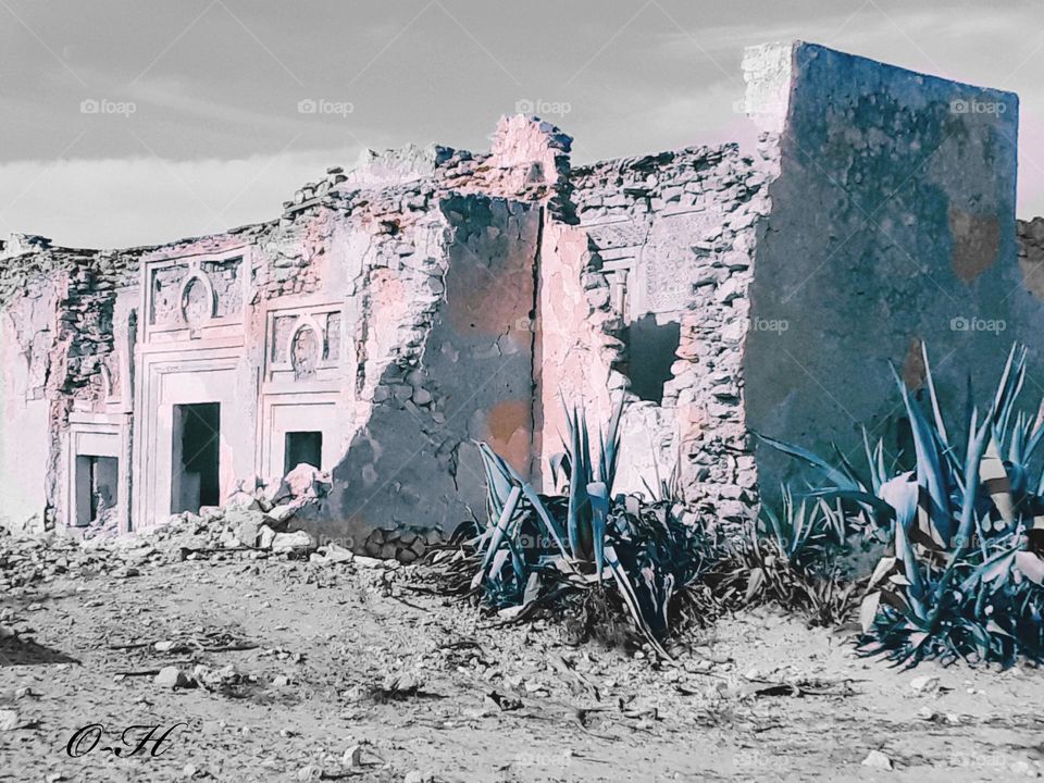 A side of an ancient palace of Djerba landmarks
It is Qasr bin Ayyad
It was inhabited by a local ruler appointed from the authority of the Beys in Tunisia
It has been neglected and has not been repaired