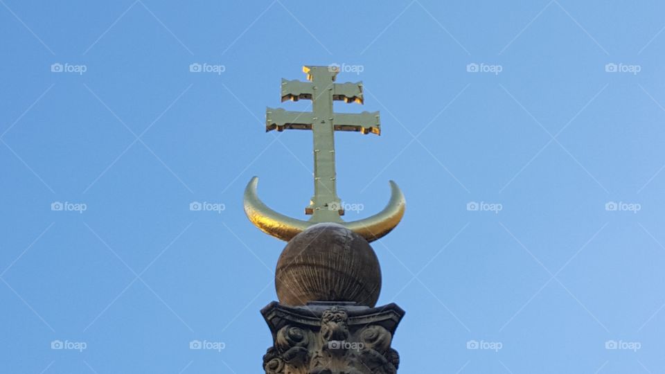 gold anchor