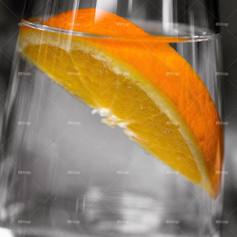 Water with taste of orange
