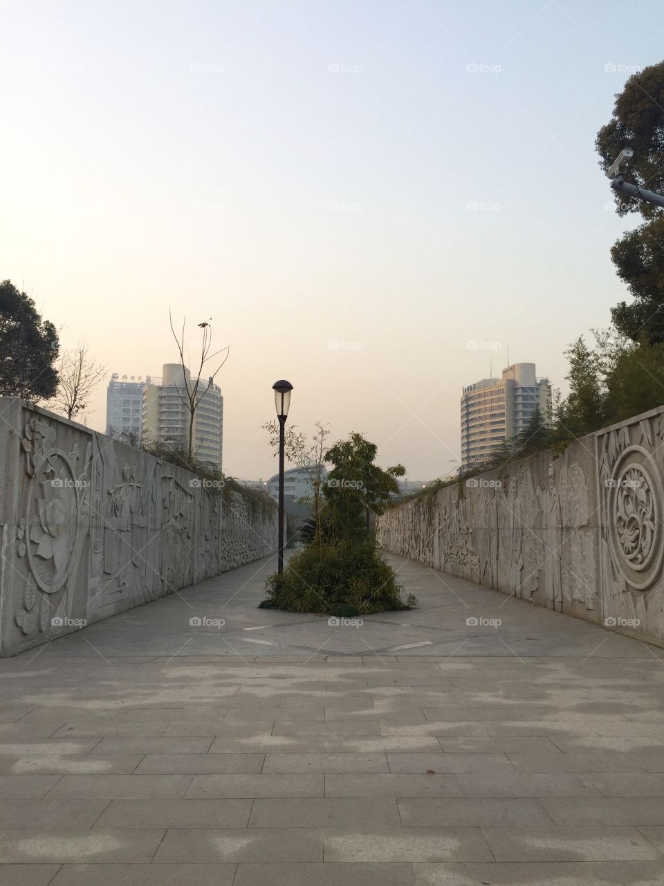 A passage to a park between two walls