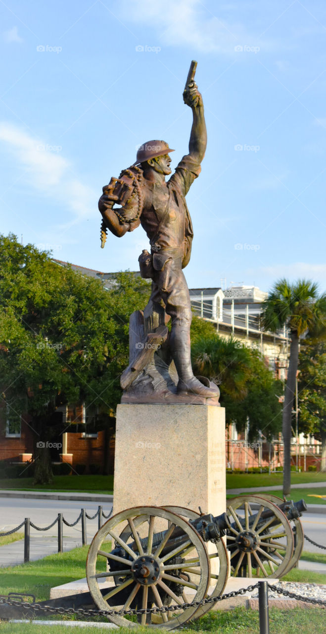 statue