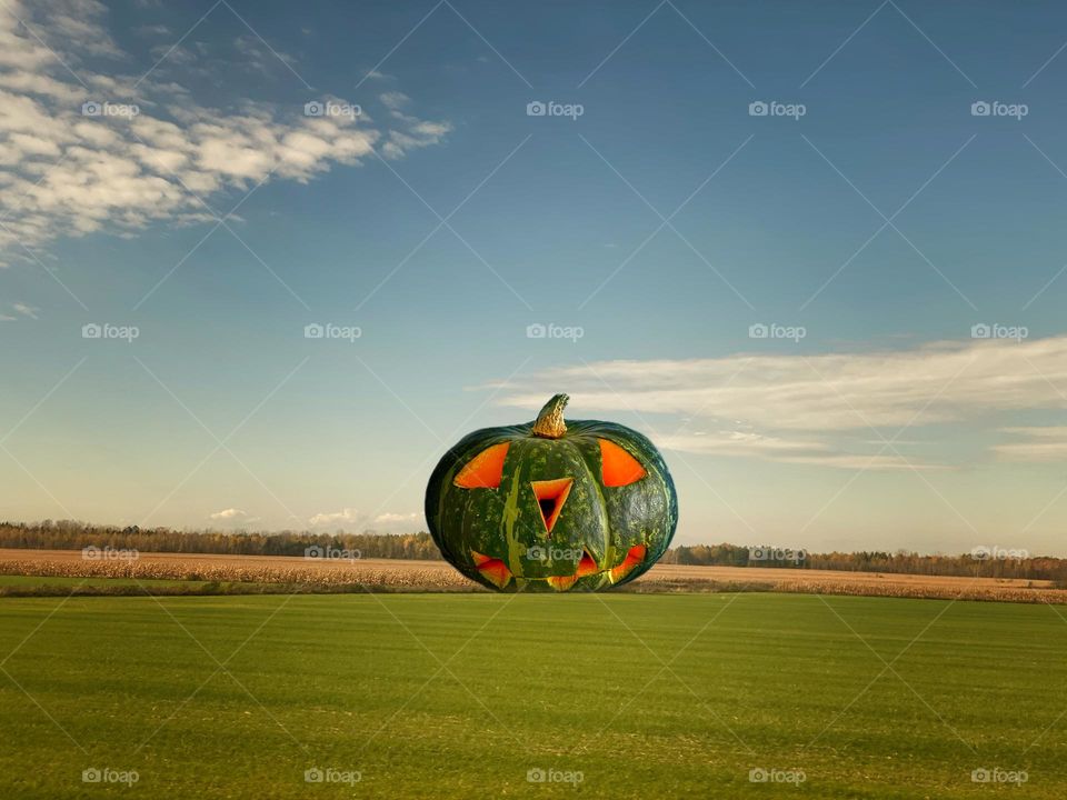 Giant jack-o’-lantern 