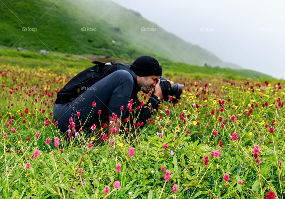 one of my favorite moment is to capture him photographing 🙂😘