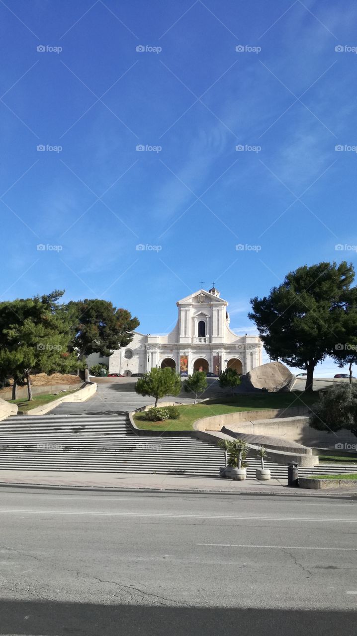https://it.m.wikipedia.org/wiki/Santuario_di_Nostra_Signora_di_Bonaria