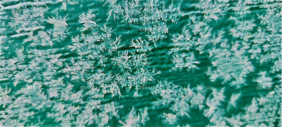 The individual shapes of frozen water or in other words ice molecules repeat and arrange themselves in a variety of patterns and shapes to create an impromptu work of art for us to appreciate and admire. 2023. Hypnotic Productions