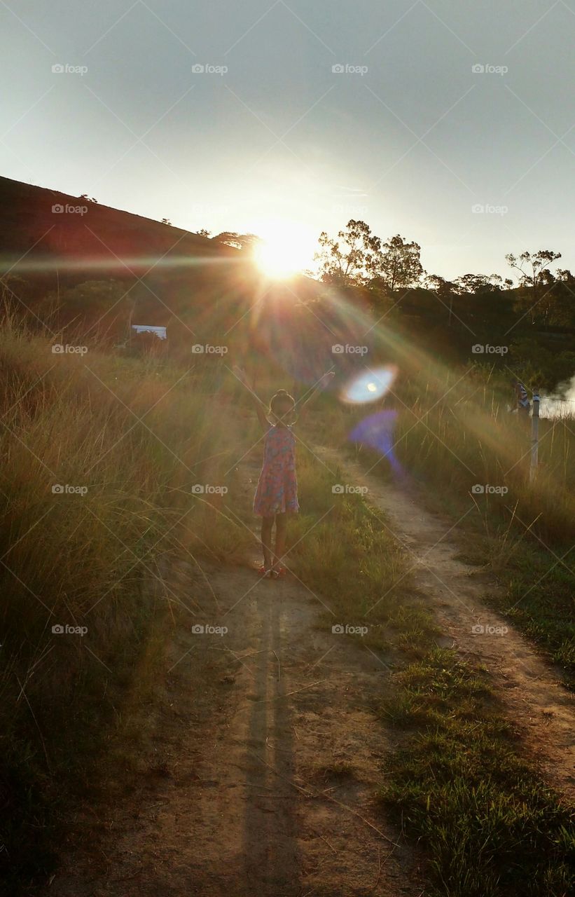linda minha princesa 😍 com o por do sol