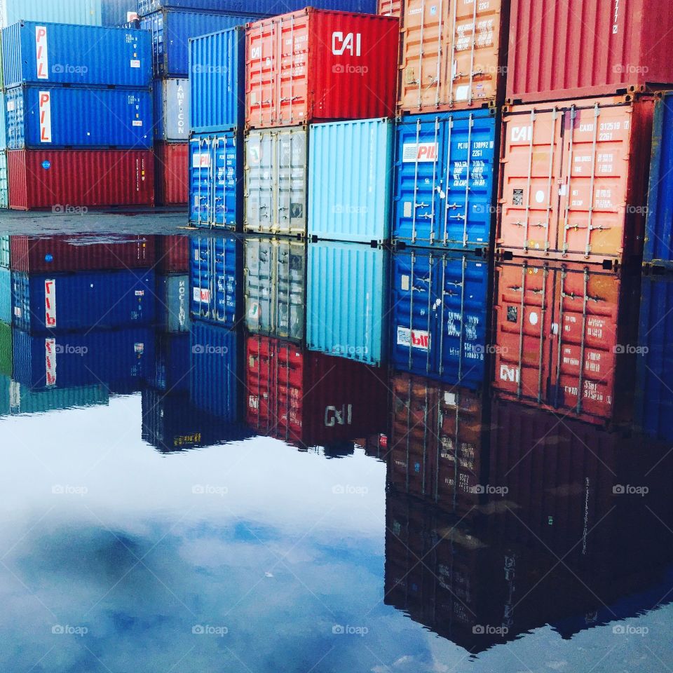 Maldives 
Port side 
Container 