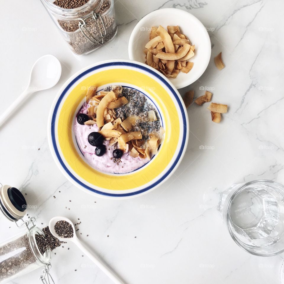 Fresh Fruit Smoothie : Healthy breakfast bowl 