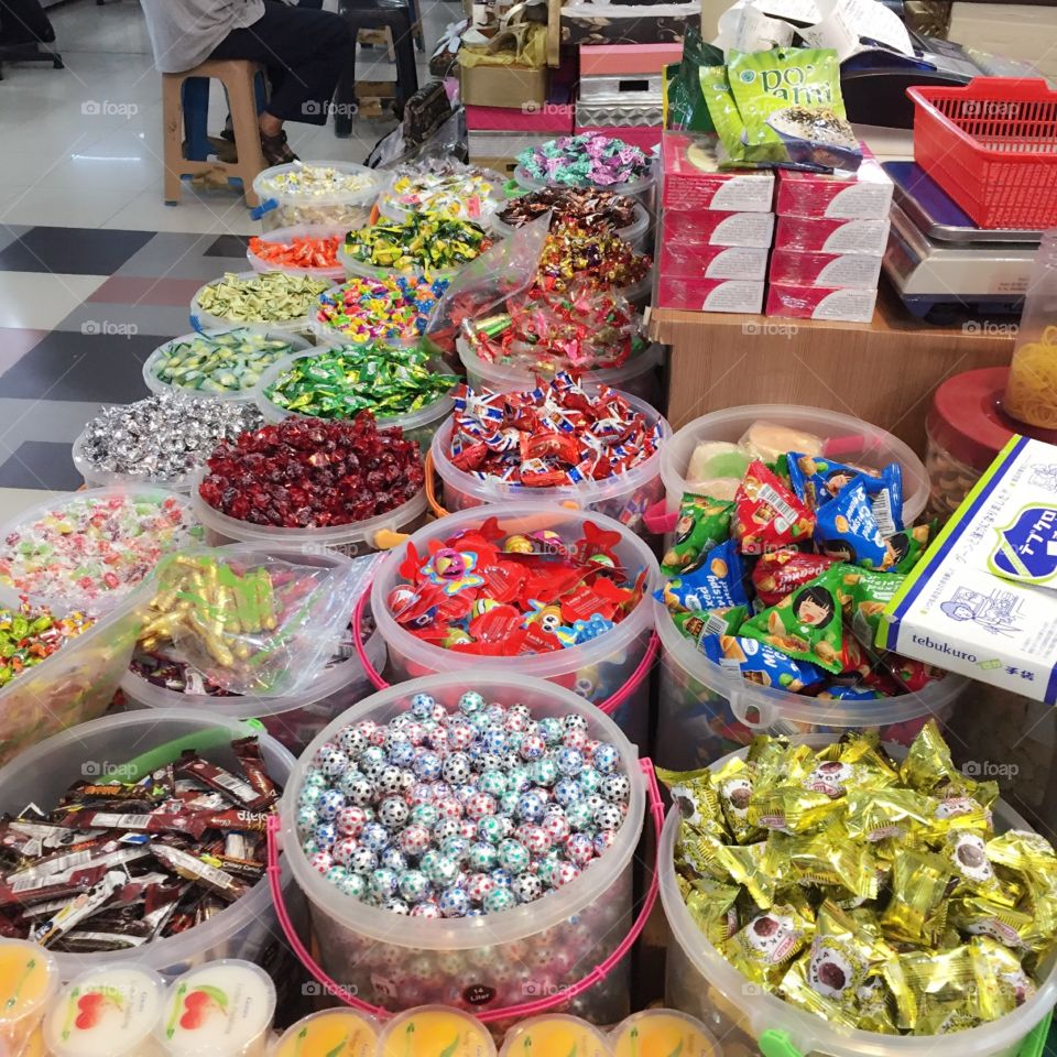 Candy’s Market , a shopping center in Mayestik, South Jakarta. sell a lot of food from overseas, clothing materials, as well as all kinds of food wrappers