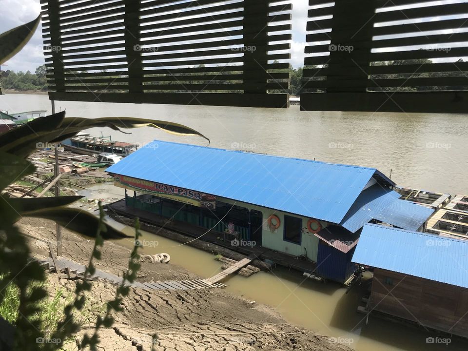 Rumah Makan Terapung, Melak, Sendawar