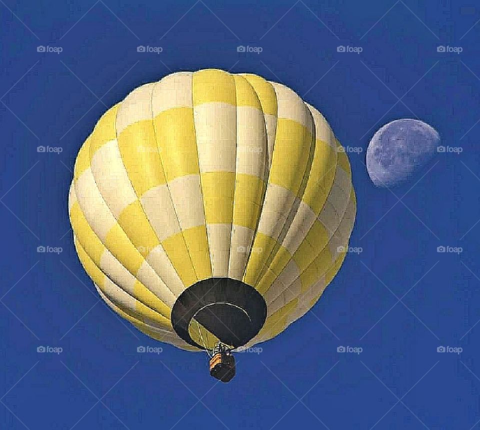 Hot air balloon and Moon
