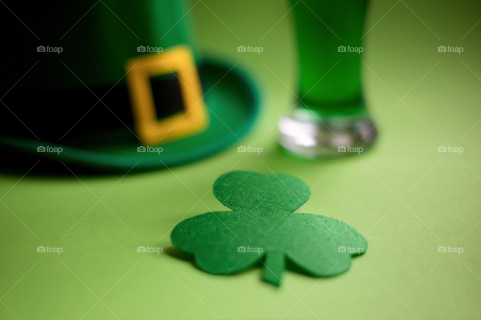 St. Patrick's day, green, leprechaun, beer, green beer, paraphernalia, Ireland, Irish, March 17, clover, lucky, luck, good luck, coins, wealth, hat, leprechaun, pot, confetti, holiday, Wallpaper, background, spectacles, carnival, karnavalnye glasses, green hat, celebration, parade, cocktail, drink, drinking, alcohol, Mixology, drink, top, minimal, festival, party, March, event, accessories, festival glasses, spring, deep green, green, grass, thematic, national, tradition, traditions, traditional, St. Patrick, Patricks, Saint Patrick, patricks, still life, symbol, 