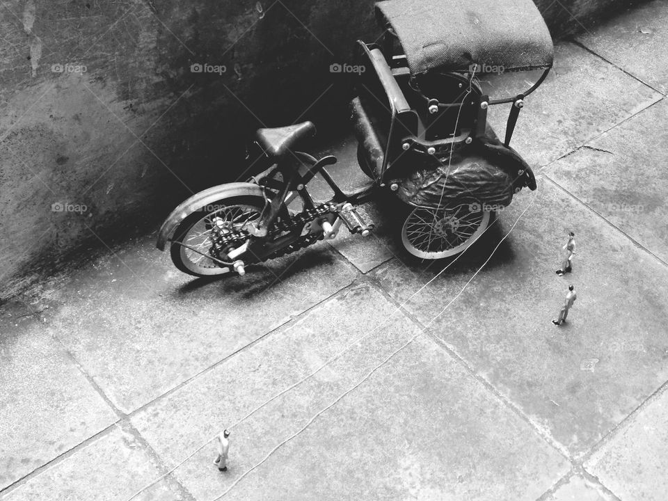 From the world of liliput, master giant's toy rickshaw theft plan