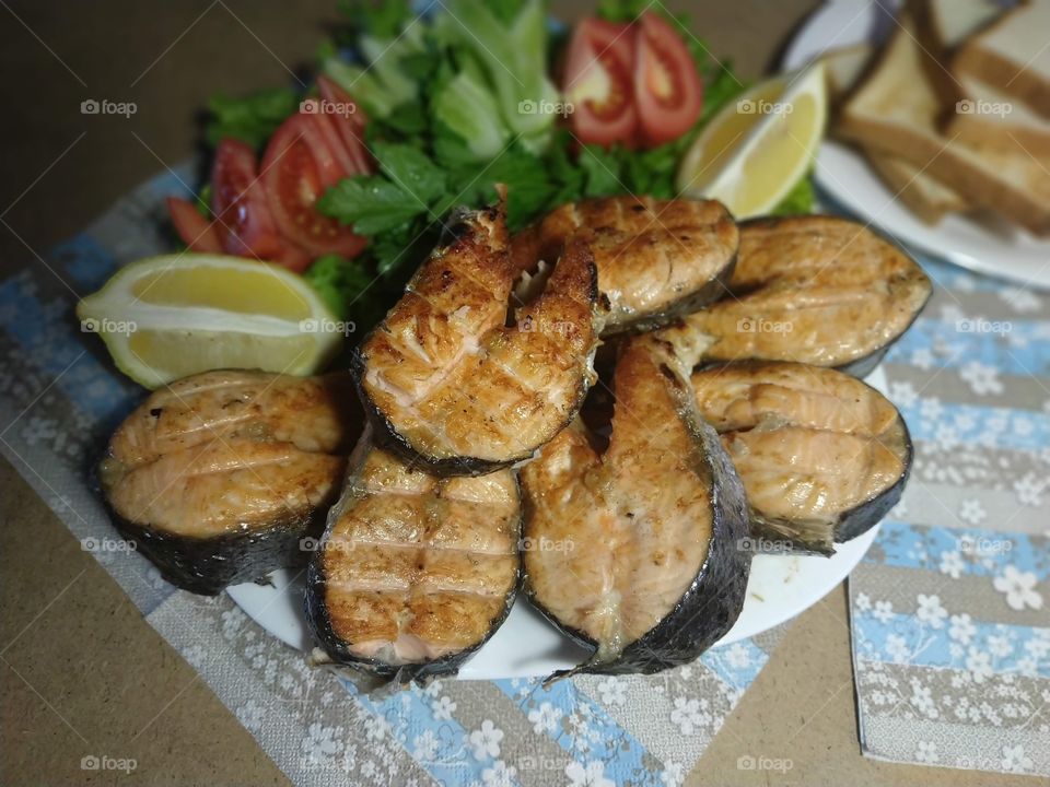 salmon steaks with vegetables