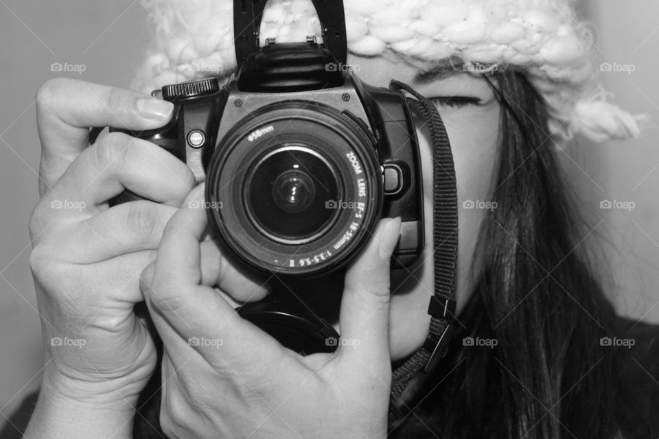 girl photographer with white winter hat