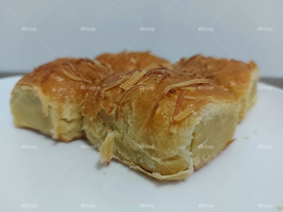 Banana and cheese roll cake