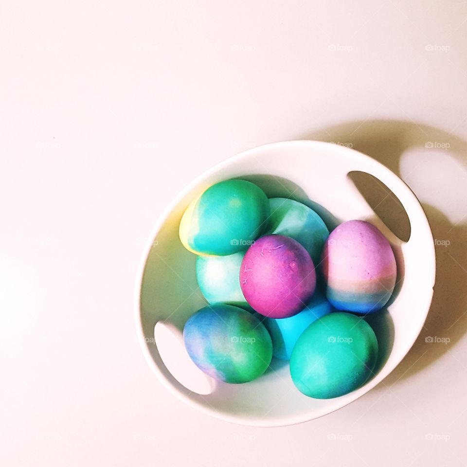 Easter egg dying