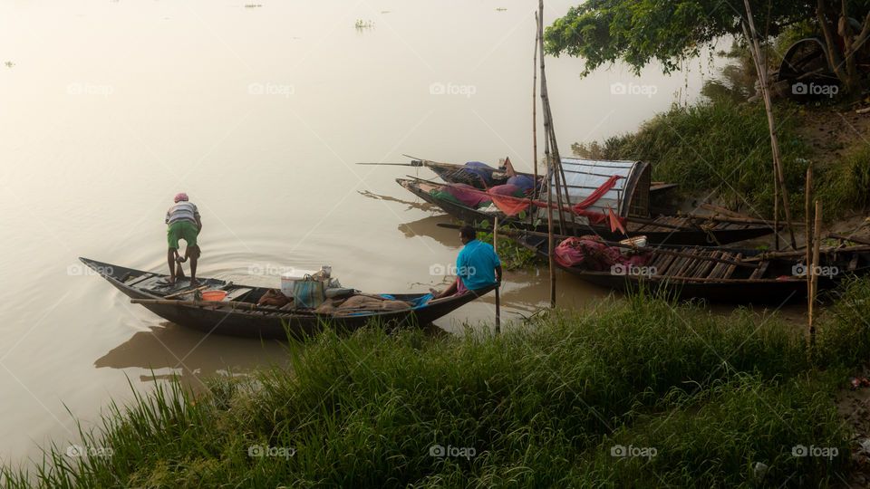 Boatman are preparing for fishing