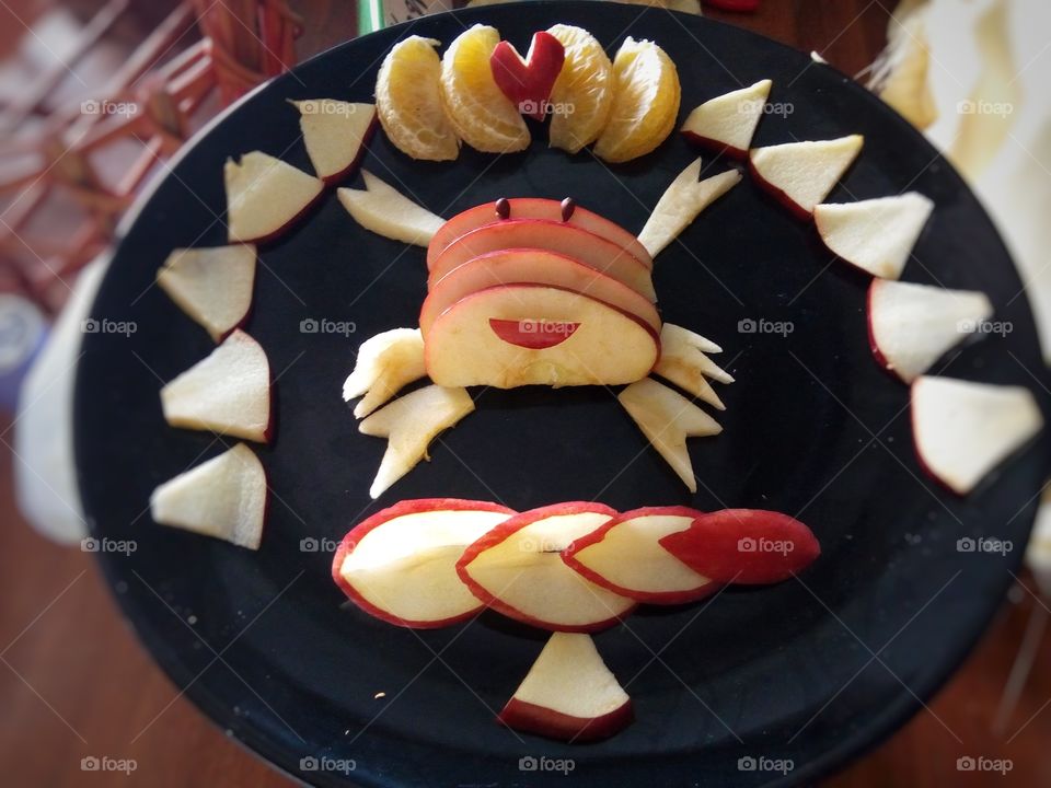 Decorate fruut plates.