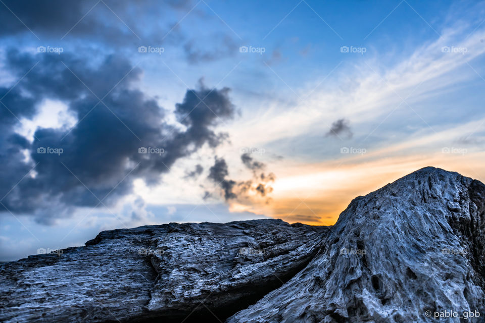 It does like a big rock