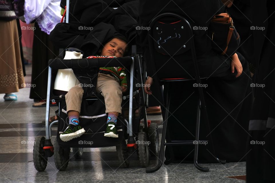 pilgrims kid sleeping in nabawi mosque area, medinah