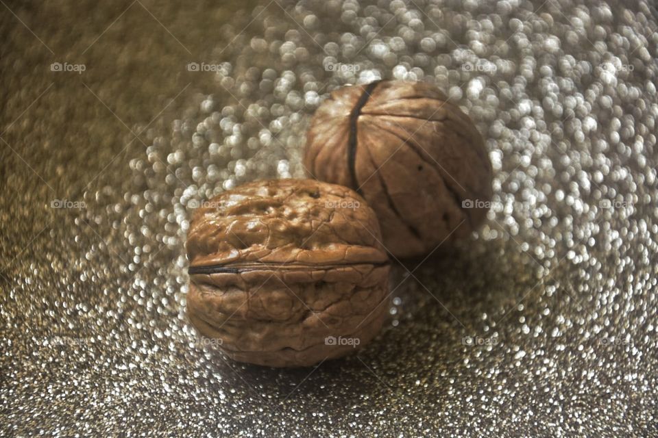 Два грецких ореха