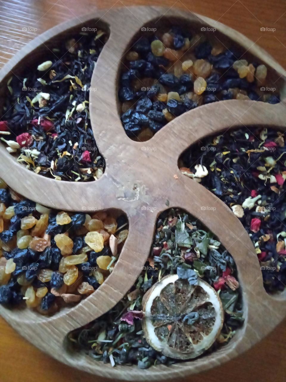 beautiful picture🖼️ oak partitioned dish