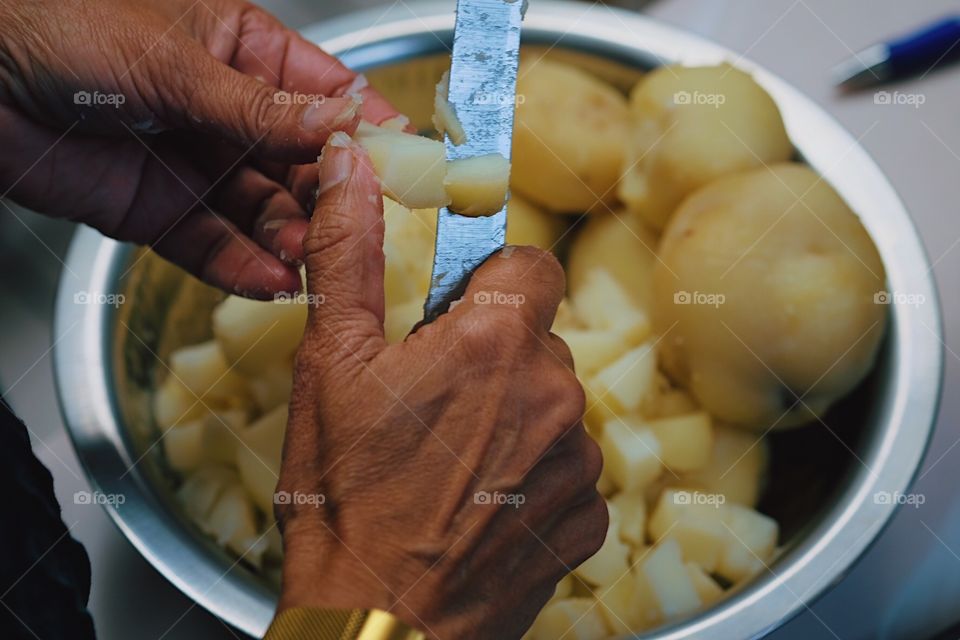 Woman Preparing Potatoes, Cooking In The Kitchen, Preparing A Meal, Thanksgiving Meal Preparations, Cutting Potatoes, Peeling Potatoes, Cutting With A Knife, Chef Cooking In The Kitchen 