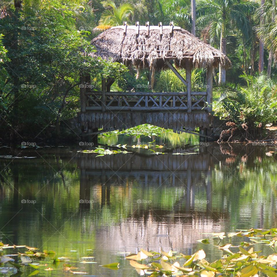 Reflecting tiki 