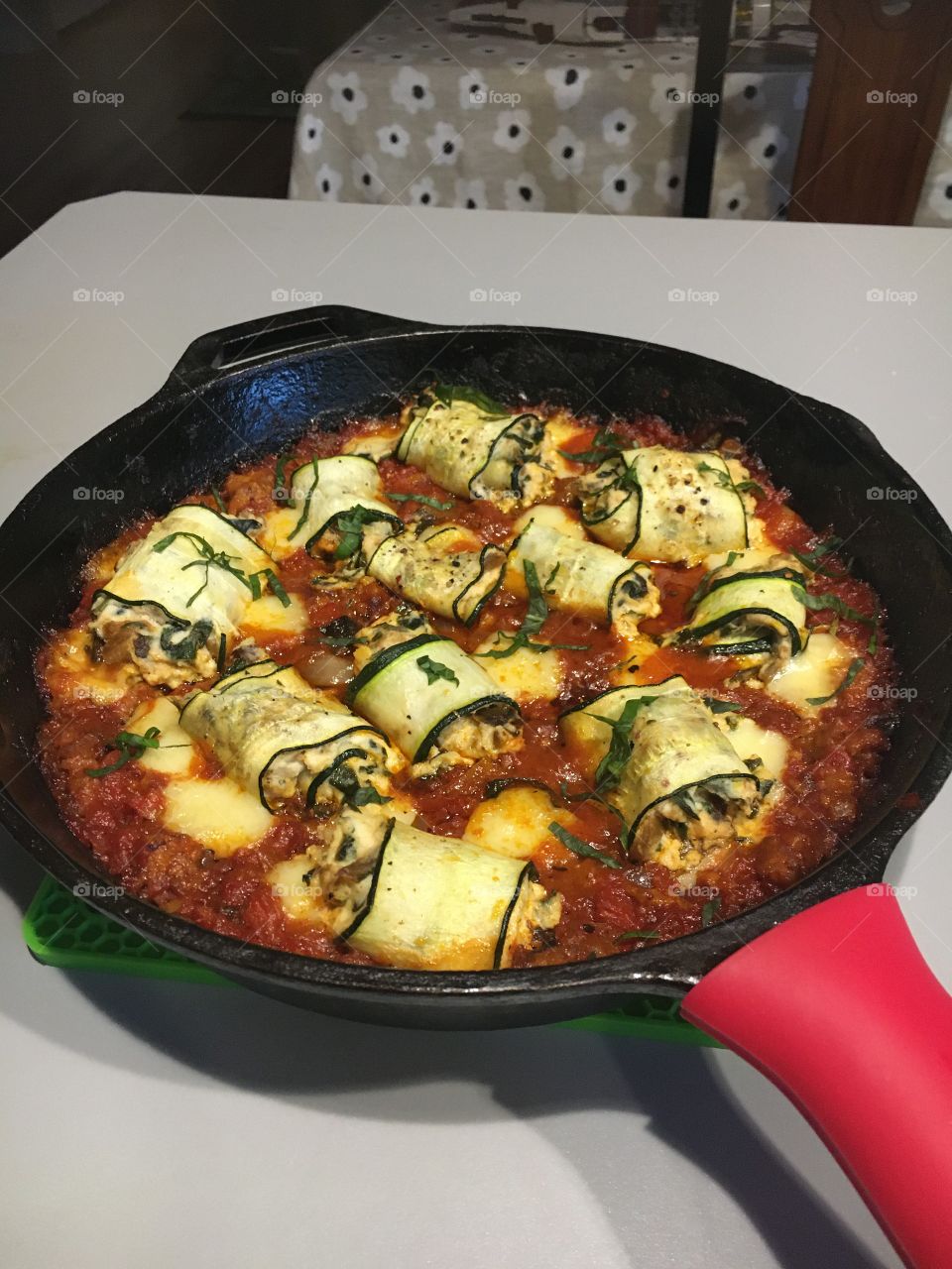 Zucchini involtini in tomato sauce 