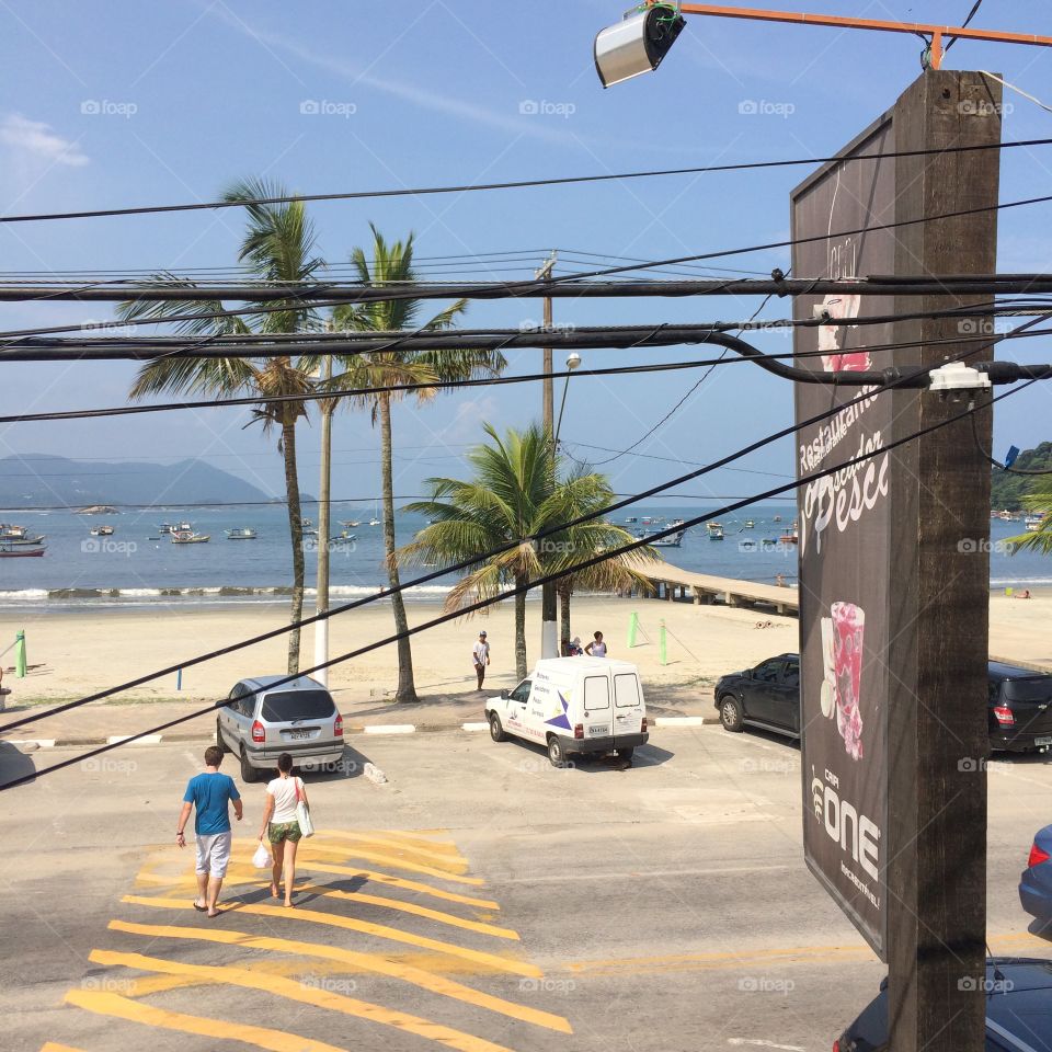 Uma imagem corriqueira do Litoral: tirada do alto de um restaurante na Praia do Perequê (Guarujá)