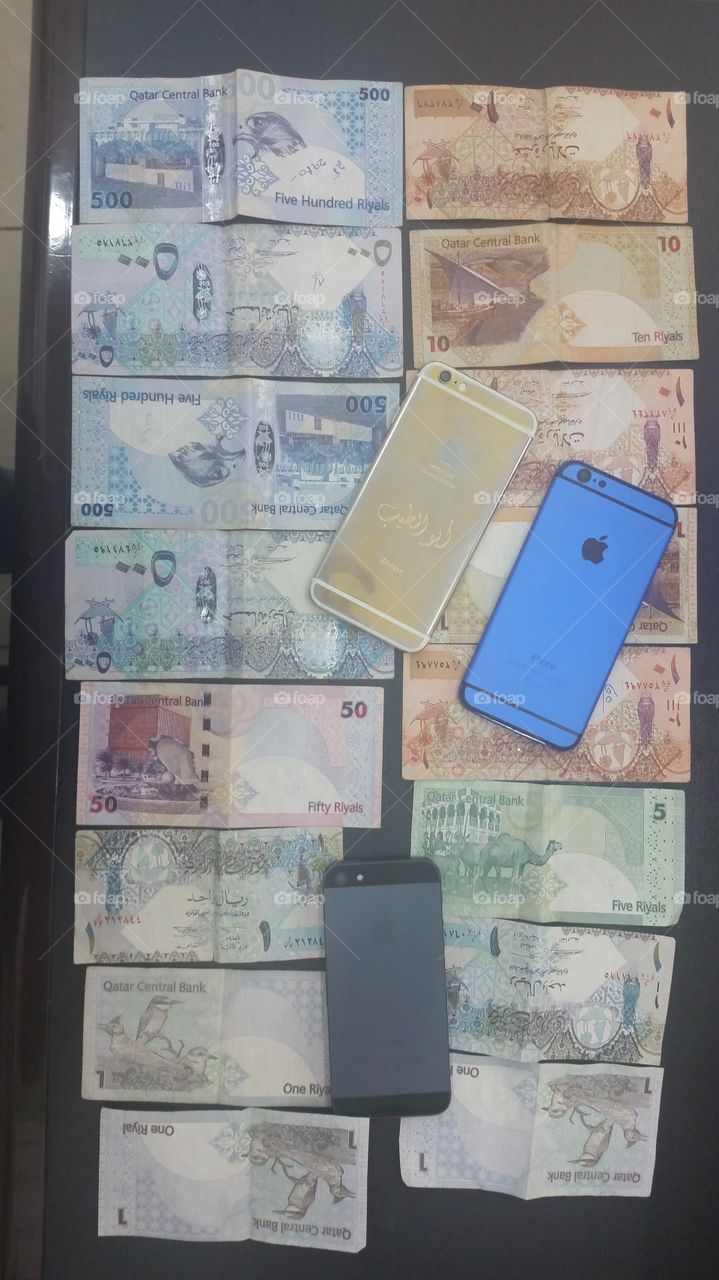 Qatar's money with a variety of iphones .