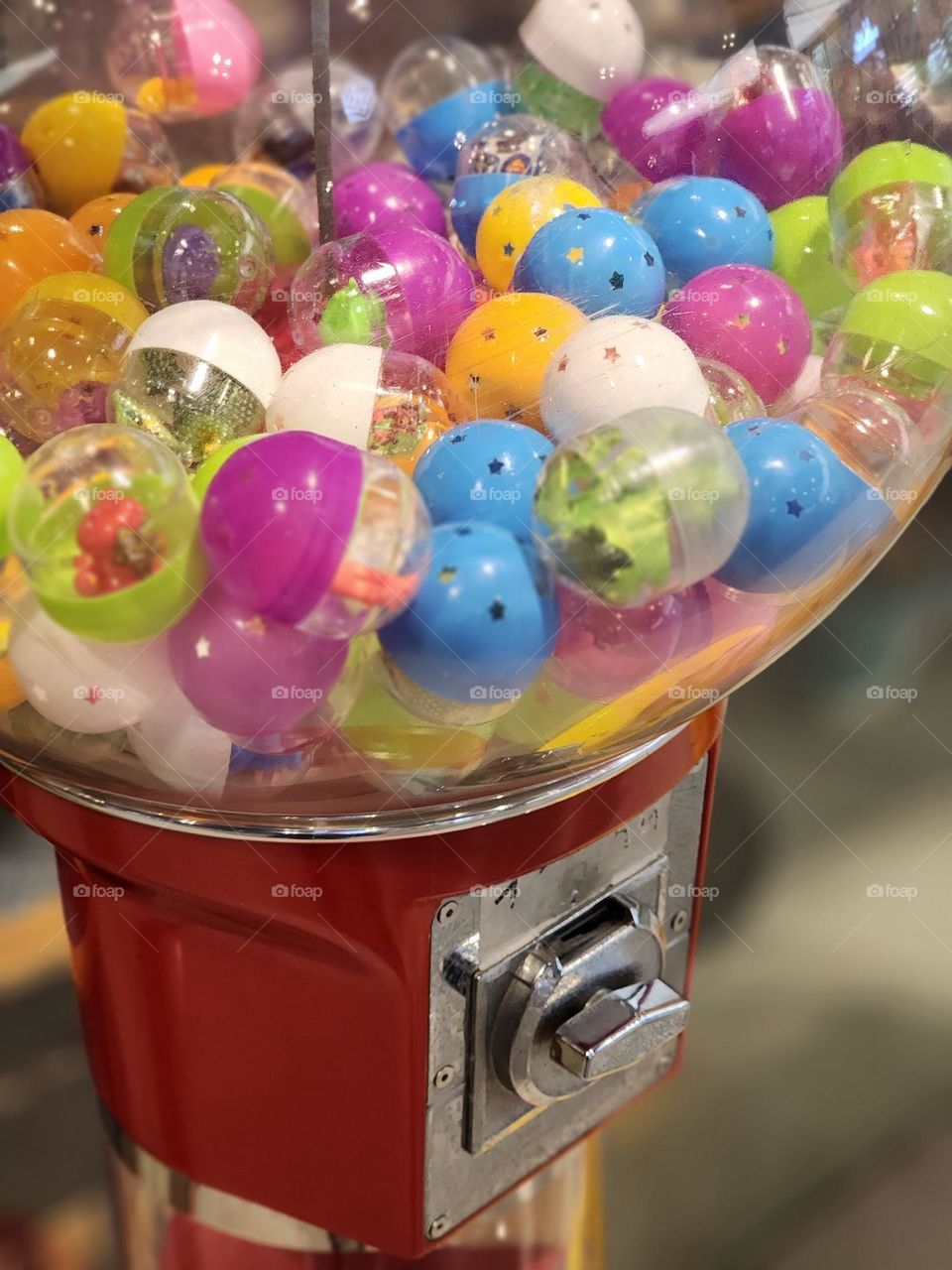Egg dispenser vending machine