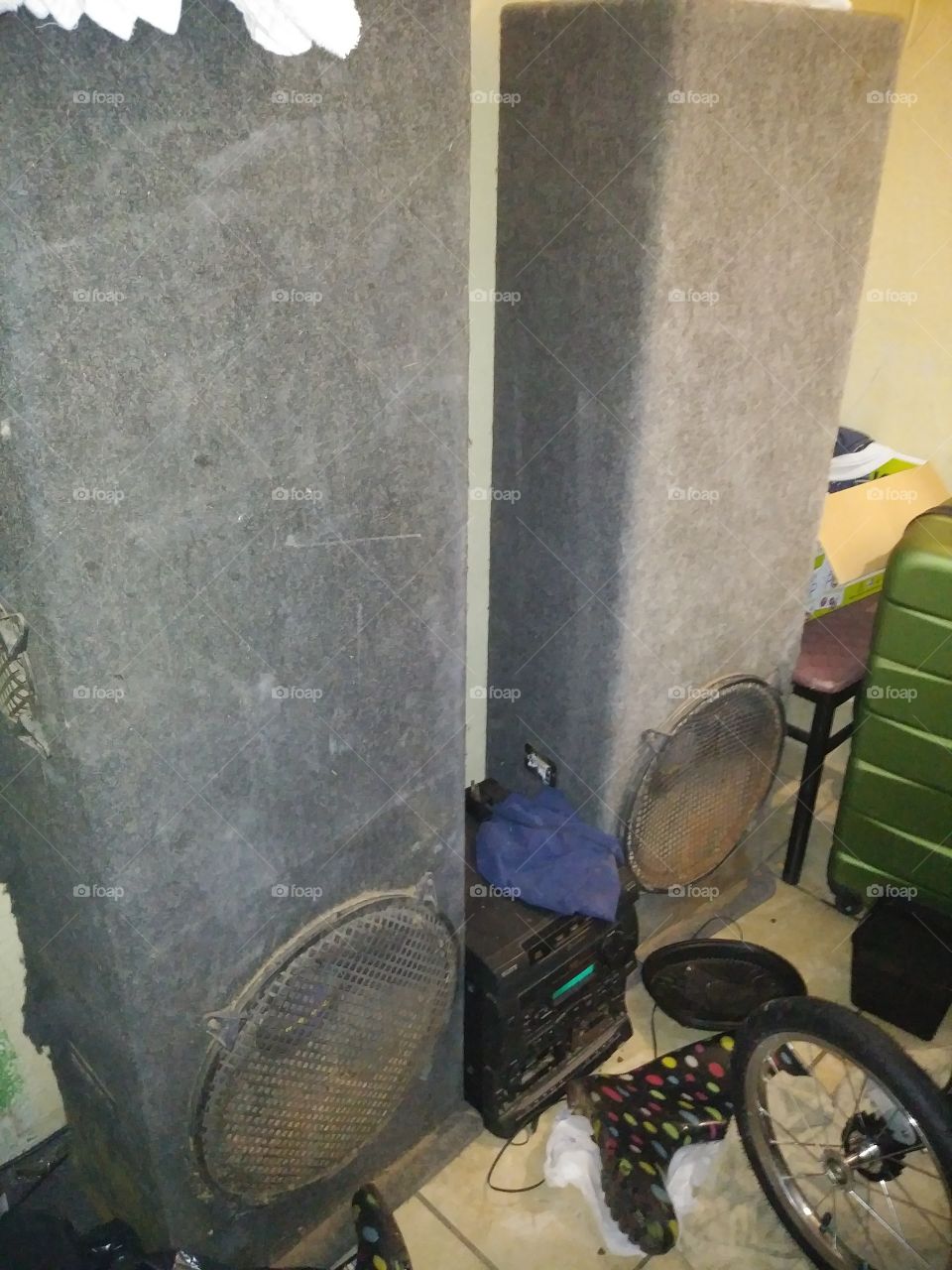 This is a picture of a stereo system that my neighbor has been trying to sell