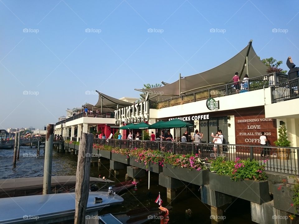 Ratchaworadit Pier (Tha Rat)