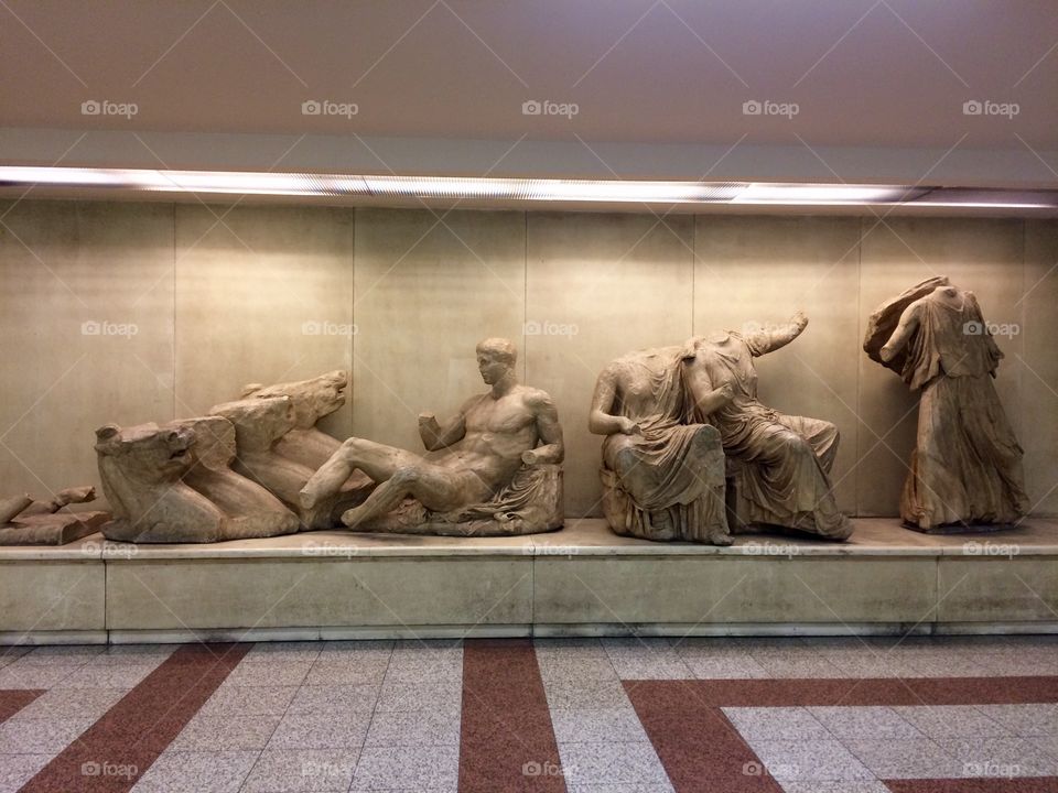 Statues, Acropolis metro station 