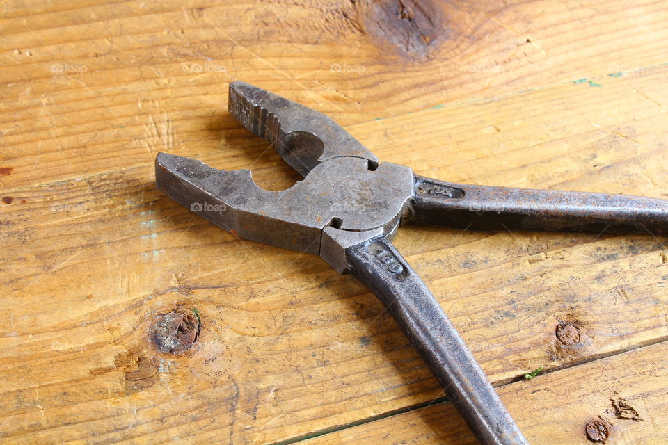 pliers