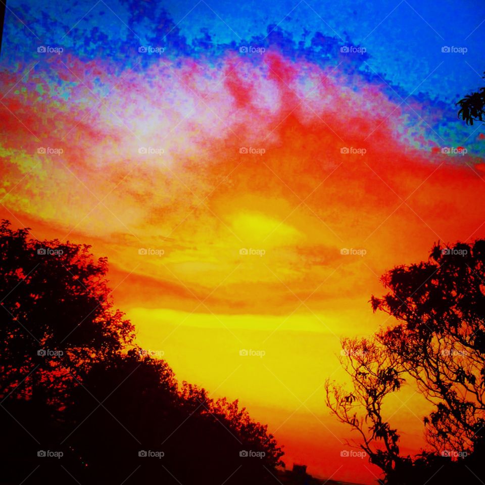 🌅Desperte, #Jundiaí, com suas lindas cores (embora eu tenha saturado demais esse #colorido dominical a fim de tentar um abstrato).
🎨 
#sol #sun #sky #céu #photo #nature #morning #alvorada #natureza #horizonte #fotografia 