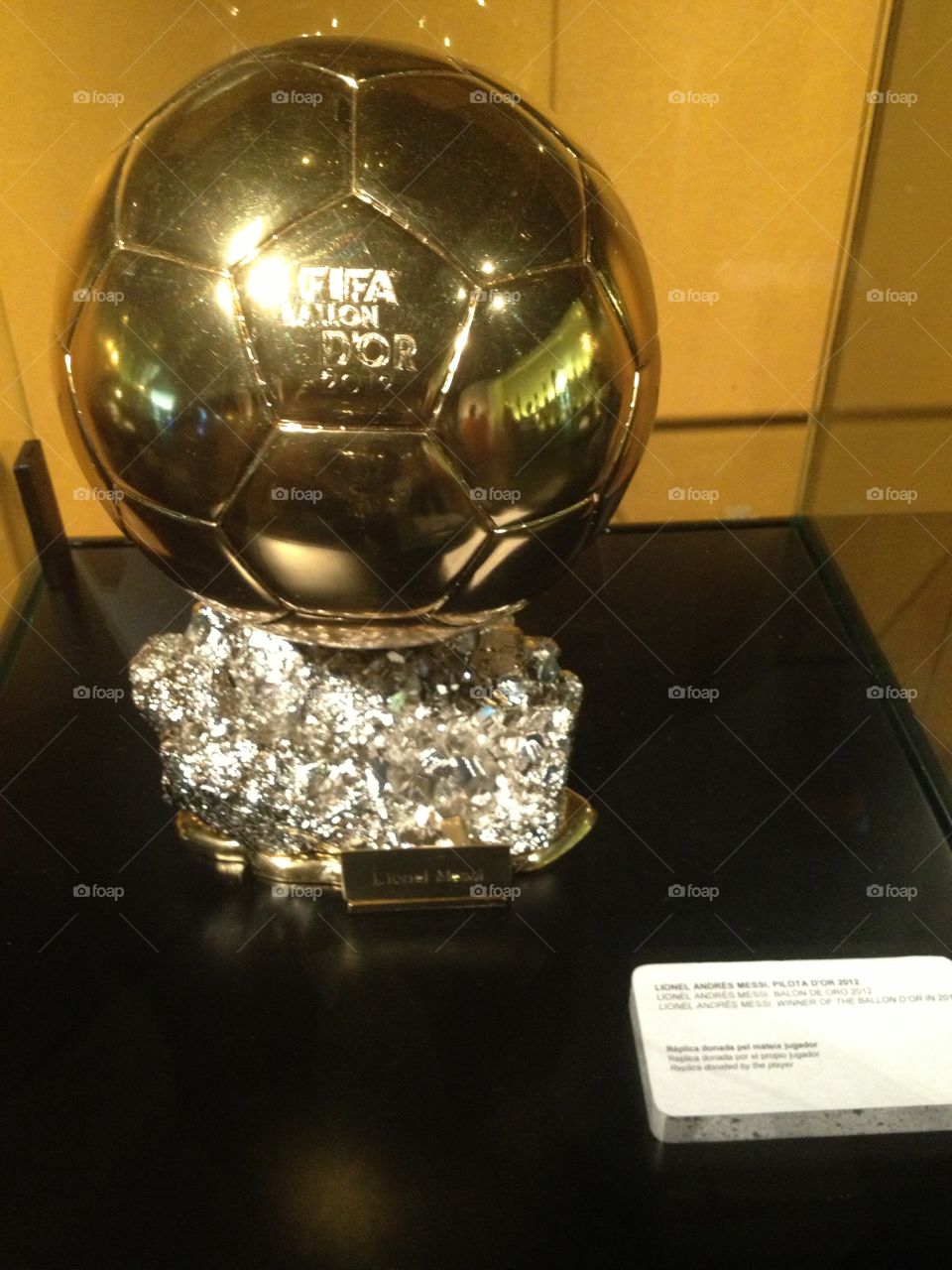 Lionel Messi ballor d or 2012 trophy 