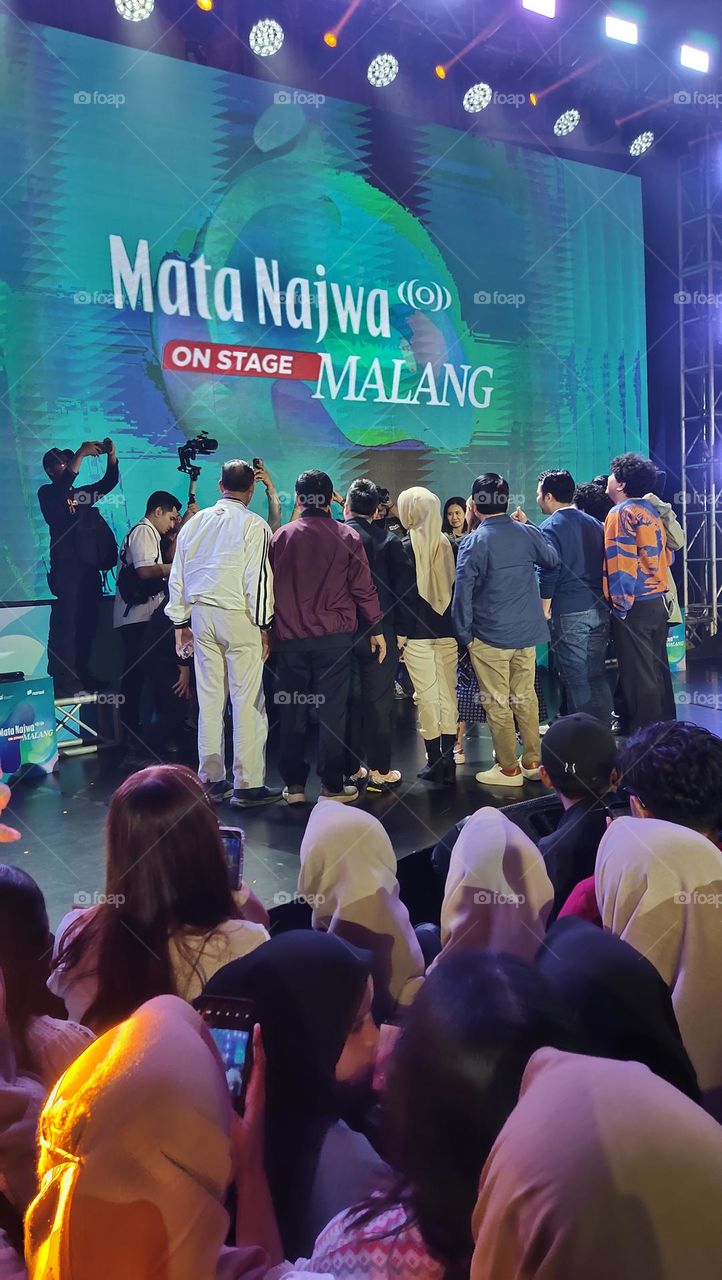 kumpulan orang orang