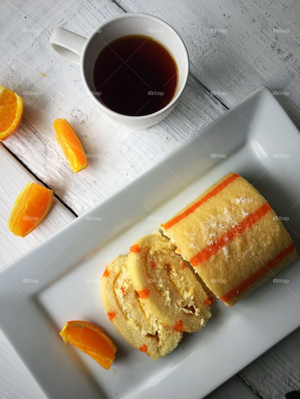 Cake roll with hot tea