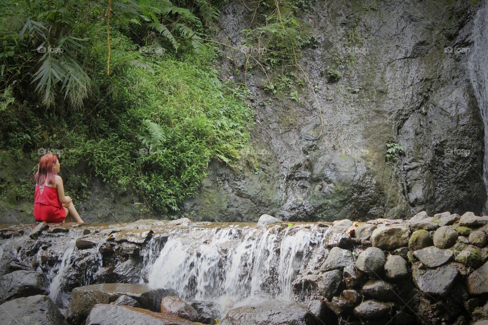 Chilling on the waterfall 