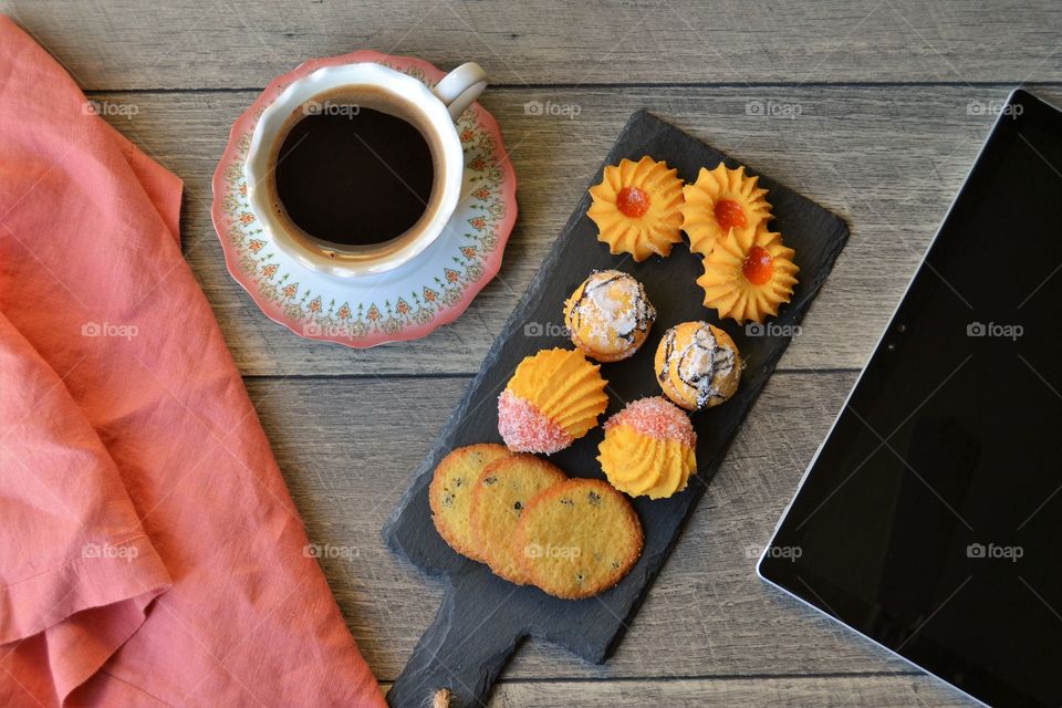 Coffee break with cookies 