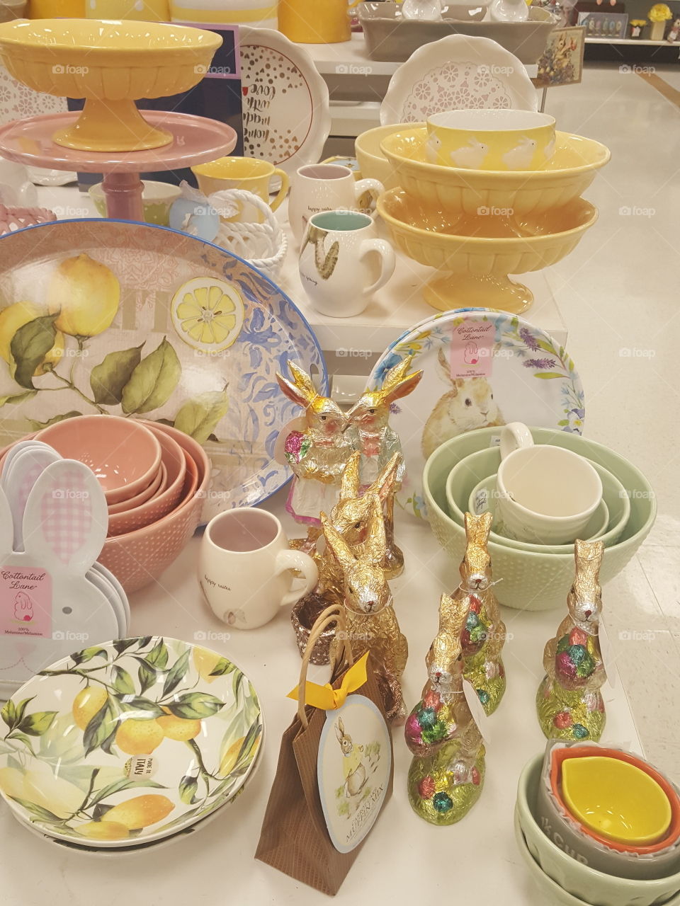 I  was shopping for some dishes and I come across these beautiful pieces for Easter which is my second favorite season.