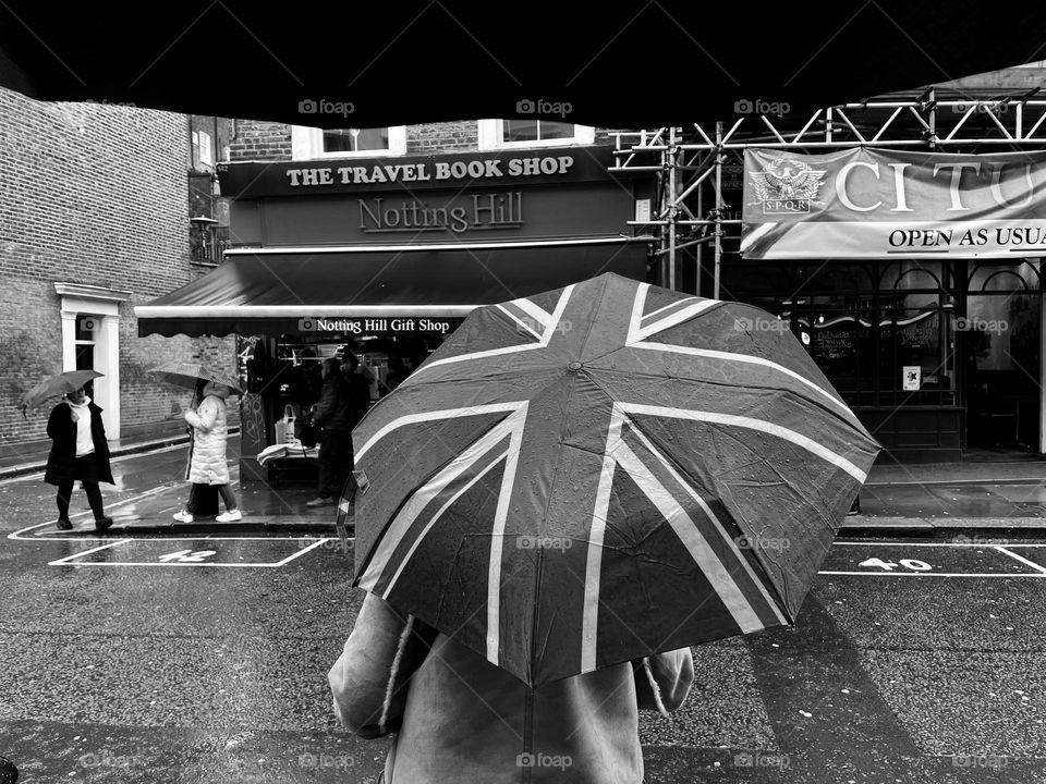 Meeting up with my sisters in London on a rainy day ☔️