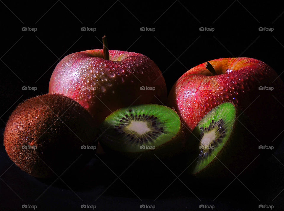 Fresh apples and kiwis