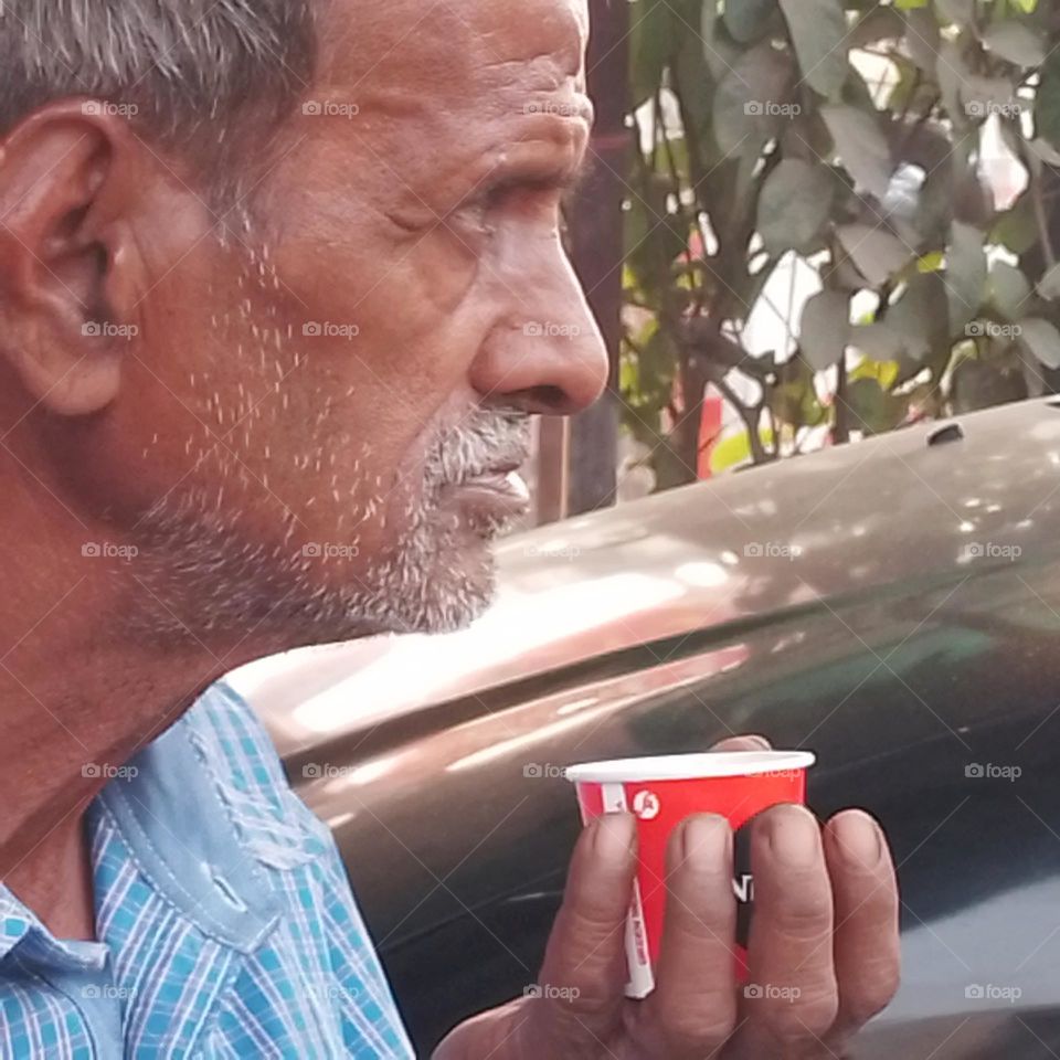 workers drinking tea