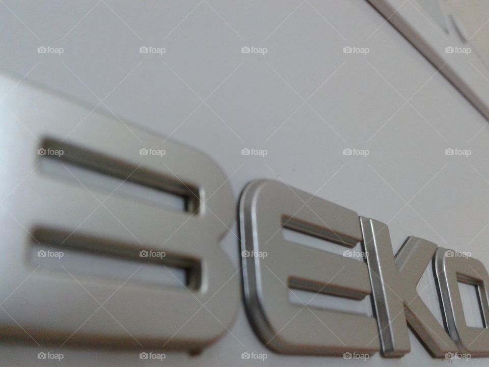 In this photo we see a macro of the logo of my refrigerator. This brand is quite cheap, but also of good quality